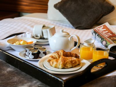 Room-Service-Breakfast__FocusFillWyIwLjAwIiwiMC4wMCIsMTkyMCw4OTJd_ScaleMaxWidthWzE5MjBd